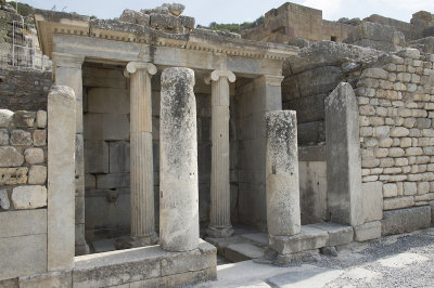 Ephesus Hellenistic Fountain house October 2015 2830.jpg