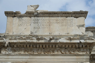 Ephesus Mazeus and Mythridates gate October 2015 2772.jpg