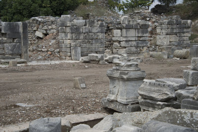 Ephesus Tetragonos Agora October 2015 2778.jpg