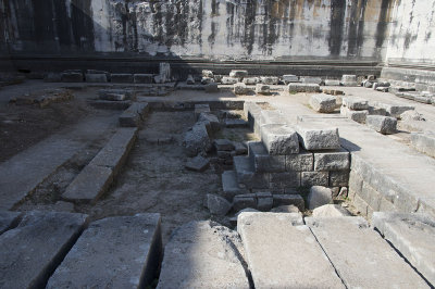 Didyma Apollo Temple October 2015 3256.jpg