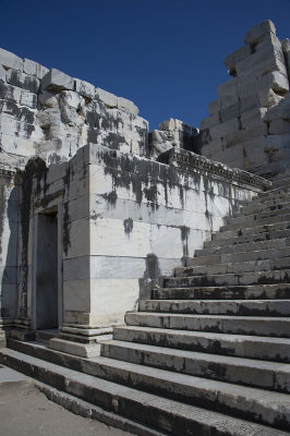 Didyma Apollo Temple October 2015 3260.jpg