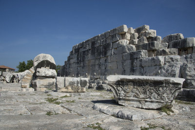 Didyma Apollo Temple October 2015 3284.jpg