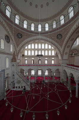 Istanbul Zal Mahmut Pasha Mosque december 2015 5140.jpg