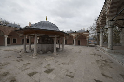 Istanbul Zal Mahmut Pasha Mosque december 2015 5146.jpg