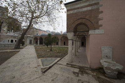 Istanbul Zal Mahmut Pasha Mosque december 2015 5147.jpg