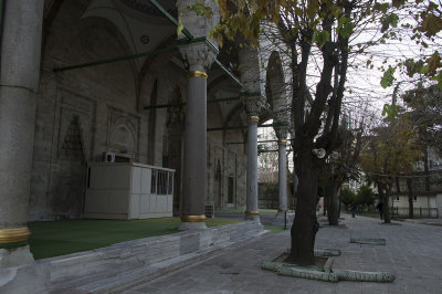 Istanbul Atik Ali Pasha Mosque december 2015 6223.jpg