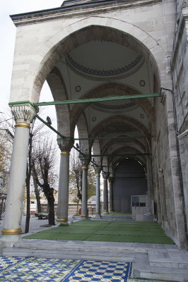 Istanbul Atik Ali Pasha Mosque december 2015 6226.jpg