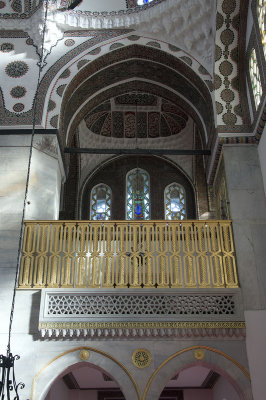 Istanbul Yeni Valide Mosque december 2015 5671.jpg