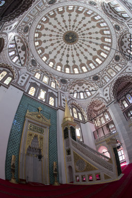 Istanbul Yeni Valide Mosque december 2015 5680.jpg
