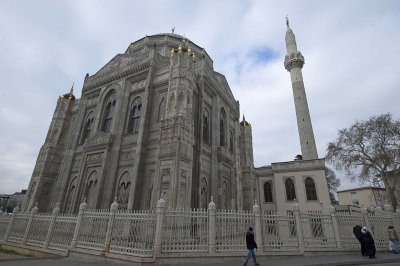 Istanbul Pertevniyal Valide Sultan Mosque december 2015 6600.jpg