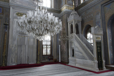 Istanbul Pertevniyal Valide Sultan Mosque december 2015 6609.jpg