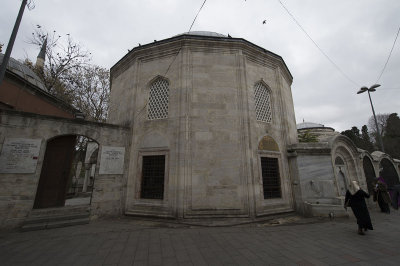Istanbul Siyavus Pasha Turbesi Eyup december 2015 5085.jpg