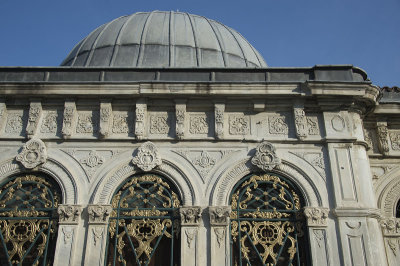 Istanbul Husref Pasha turbesi december 2015 4685.jpg