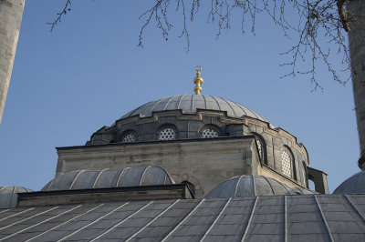 Istanbul Atik Valide mosque december 2015 5817.jpg
