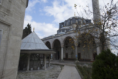 Istanbul Cerrah Pasha mosque december 2015 5865.jpg