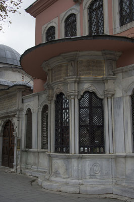 Istanbul Sha Sultan Turbe december 2015 5107.jpg