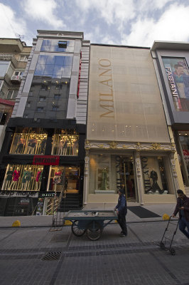 Istanbul Shops near Laleli december 2015 5861.jpg