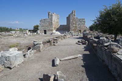 Perge Basilica October 2016 9571.jpg