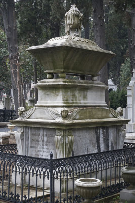 Istanbul Pangalti Cath cemetery dec 2016 3000.jpg