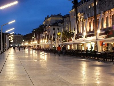 The seaside promenade and south wall of the palace