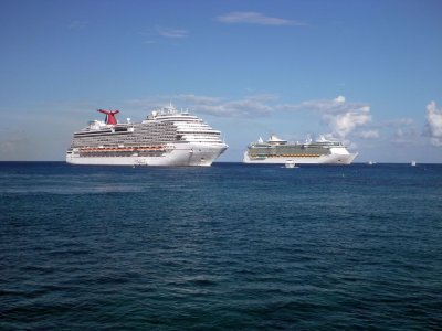 No docks in the Cayman Islands.  Passengers have to be 'tendered' to shore.