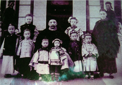 Yuan Shih-Ki and some of his kids - Wikipedia