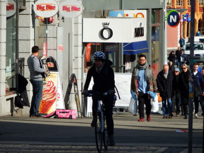 Tiggere i Bergen kan deles inn i de som sitter p gaten og musikere som gjr noe for  f seg noen kroner