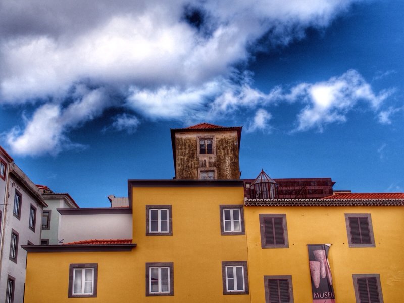 Roofline Yelow sqare Funchal