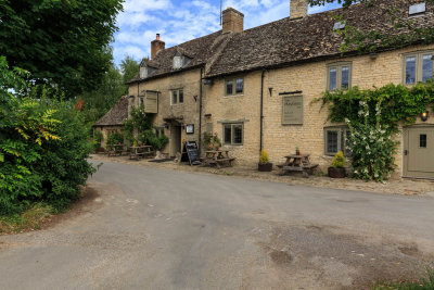 Maytime Inn, Asthall