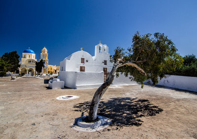 Churches & Chapels are Everywhere in Oia