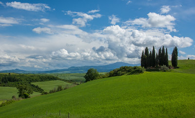 Tuscany: 8,900 square miles of history, wine & green.
