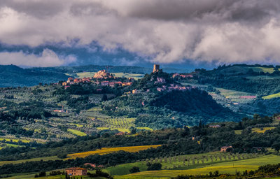 Tuscan Hill Towns & Vineyards