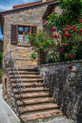 Traditional Tuscan Entry