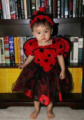 Mia gets ready for Halloween candies collection (1)