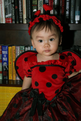 Mia gets ready for Halloween candies collection (2)