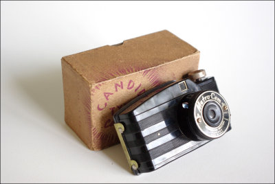 Metro-Cam camera with exposed/undeveloped roll of 127 film (1930s)