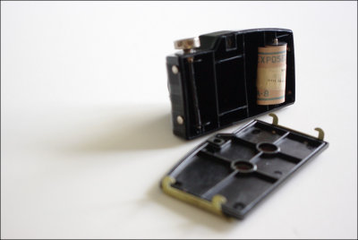 Metro-Cam camera with exposed/undeveloped roll of 127 film (1930s)