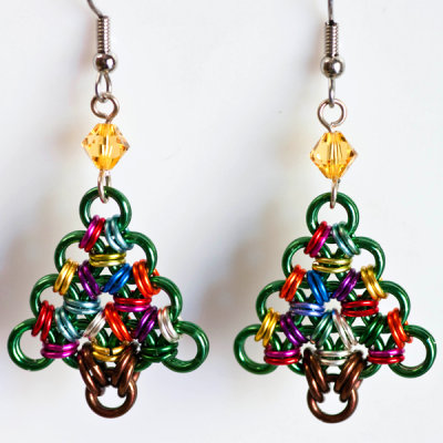 chainmaille christmas trees from enameled copper rings
