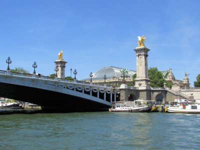 The ornate Pont Alexandre III (1900). 