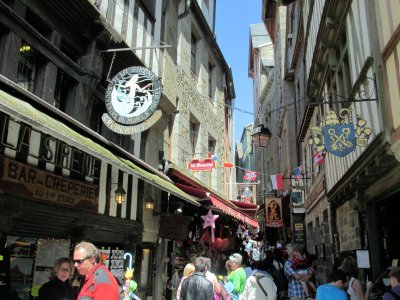 Mont Saint-Michel: The narrow streets of the abbey are filled with shops (and tourists).