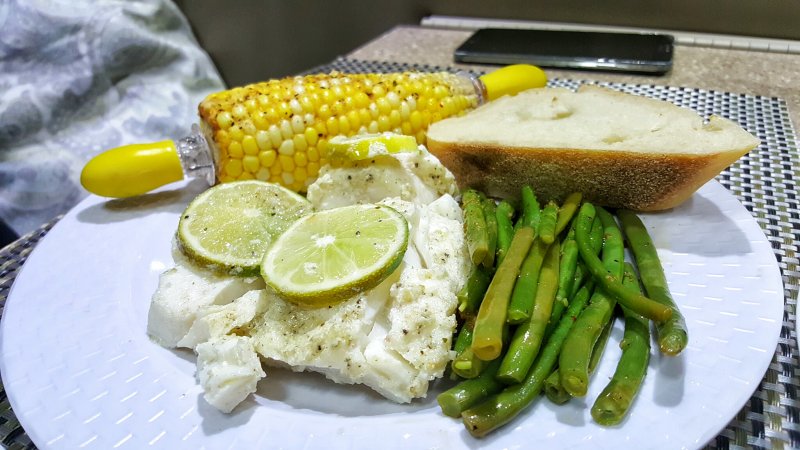 Cod, corn, green beans & bread