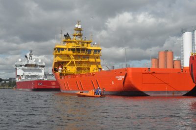 Oil rig supply ships