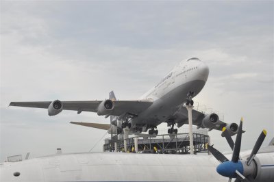 Antonov 22 and Boeing 747