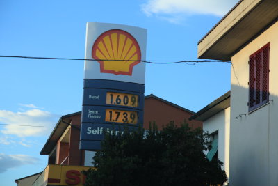 Unleaded Gas In Italy = US$ 2.436/liter or $9.26/Gallon  (IMG_6434.JPG)