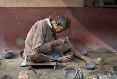 Pot maker along the Ganges 