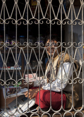 His eyes through the grate on the Ganges