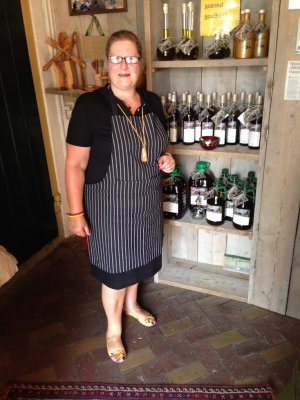 Benthuizen farm sells Spanish olive oil