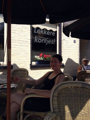 'Cute asses' in Beilen (kontjes = bums but also a pastry)