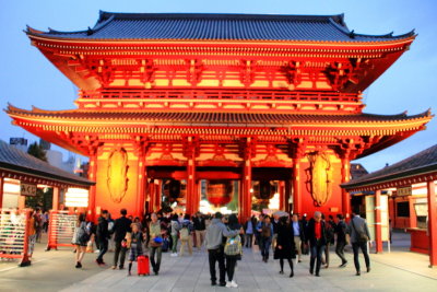 Kaminarimon gate, Sensoji, Kinryū-zan Sensō-ji, Buddhist Temple, built 628 AD, Asakusa, Taitō, Tokyo, Japan