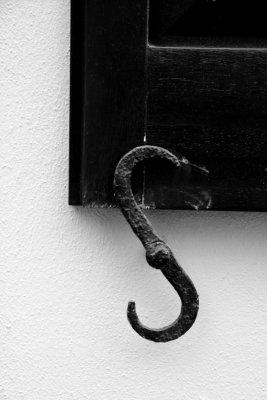 Window wind stopper, Charleston Historic District
